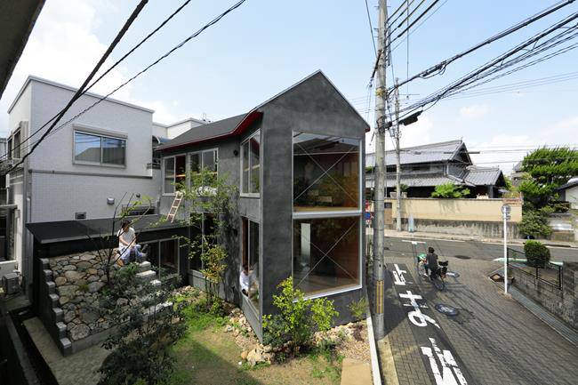 Ngôi nhà tại Nhật quay lưng với đường phố