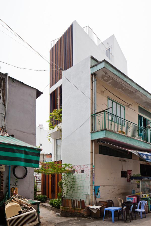 Căn nhà hẻm Sài Gòn đẹp hoàn hảo như biệt thự