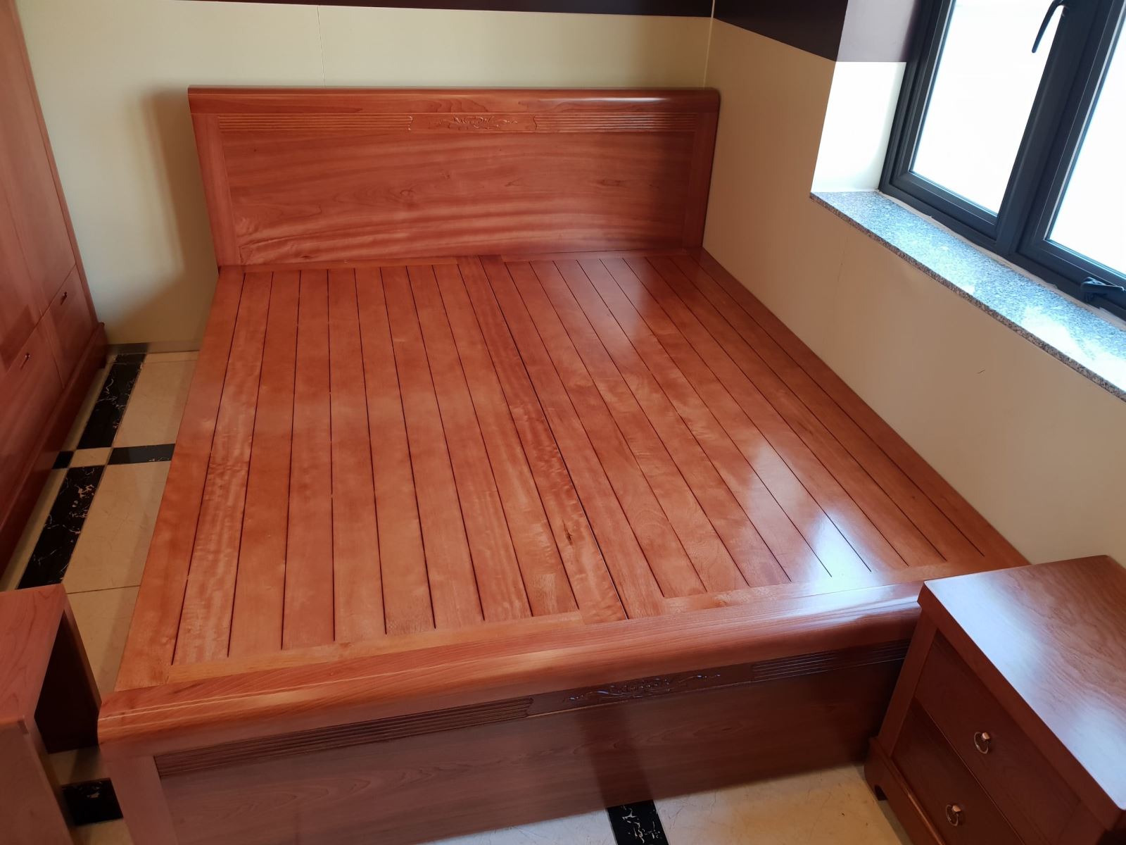 giường ngủ gỗ thịt tại quảng ninh